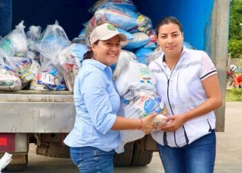 Alcaldesa de Muisne fortalece ruta solidaria en apoyo a familias afectadas por las lluvias